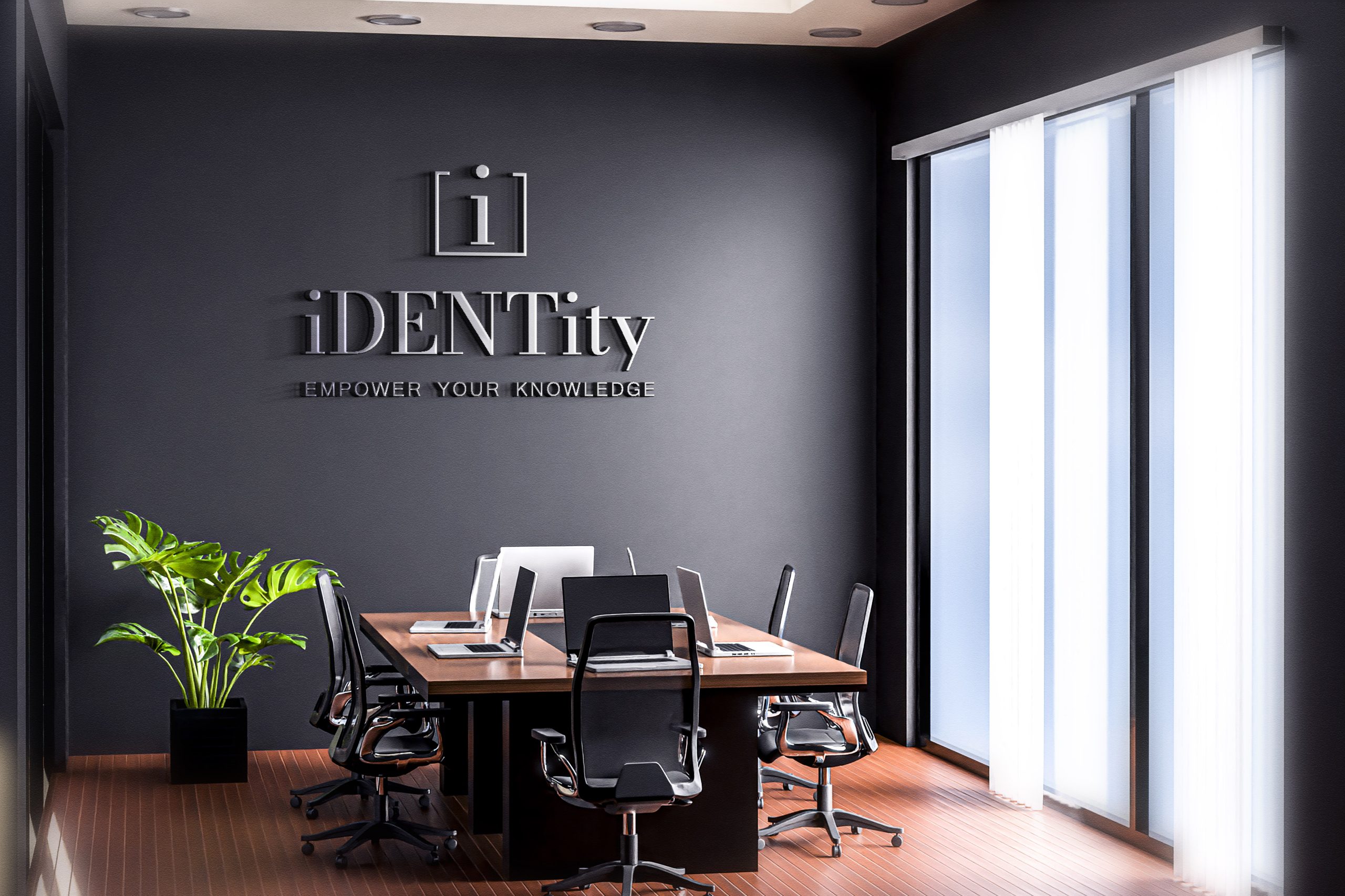 Prikaz iDENTity logotipa u uredu